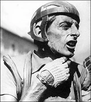 Quel clbre cycliste italien, surnomm ''Campionissimo'' (super-champion) fut le premier coureur  raliser le doubl Giro-Tour de France et le recordman de l'heure de 1942  1956 ?