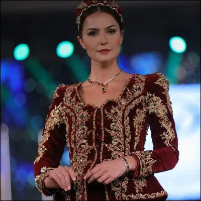 A quel styliste appartient cette création ?