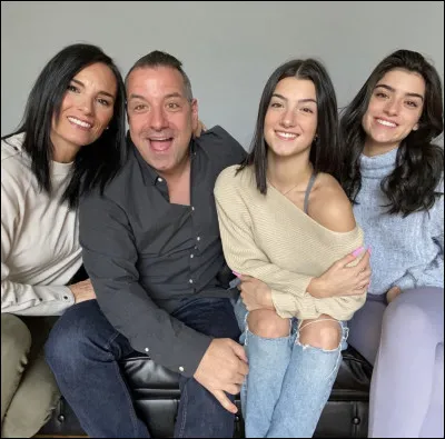 Comment se prénomment les parents de Charli ?