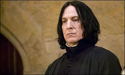 Dans "Harry Potter 6", en cours de défense contre les forces du mal, qu'apprend Rogue à ces élèves ?