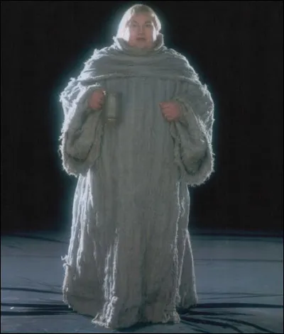 Quel est le nom du fantôme de Poufsouffle ?