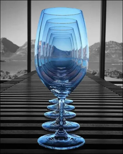 Qu'est-ce qui donne sa couleur bleue à la liqueur "curaçao" ?