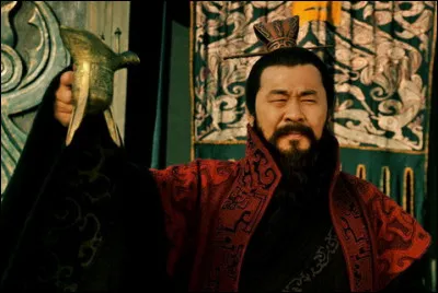 Sur la photo, on voit l'acteur chinois Chen Jianbin incarnant le seigneur de guerre Cao Cao, dans la série télévisée Three Kingdoms qui compte...