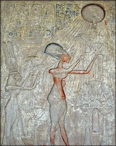 Longtemps, les scientifiques ont vu dans une religion monothéiste apparue sous le règne du pharaon Akhenaton (XIVe siècle avant J.-C.) une inspiration pour le monothéisme biblique. Sous le règne de ce pharaon, quel dieu solaire était considéré comme le plus important ?