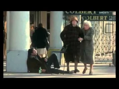 Que dit la tatie à un SDF pour que ce dernier l'insulte ?