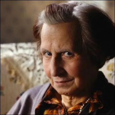 Dans quelle ville la tatie se fait-elle héberger par ses petits neveux Jean-Pierre et Catherine ?