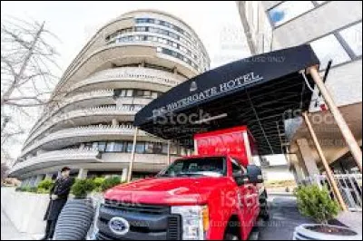 Quel est le film de 1980 de Stanley Kubrick, avec Jack Nicholson dans le rôle de Jack Torrance, auteur engagé comme gardien d'hôtel ?