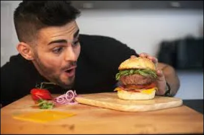 Ce youtubeur est le numéro 1 en France dans la thématique de la cuisine. Il s'agit de...