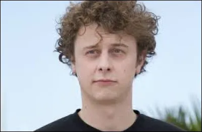 Ce youtubeur fait aussi des spectacles d'humour. Il s'agit de...