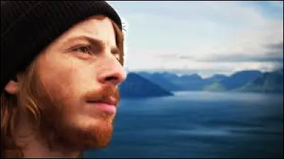 Ce youtubeur à la chevelure rousse, fait souvent du gaming. Il s'agit de...