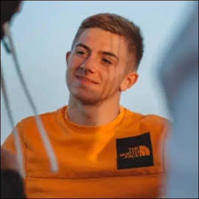 Ce youtubeur a seulement 18 ans et déjà 3 millions d'abonnés. Il s'agit de...