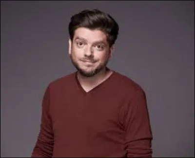 Ce youtubeur fait des caméras cachés et a même sa propre émission sur C8. Il s'agit de...