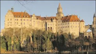 Qu'advient-il de Pétain en août 1944 ?