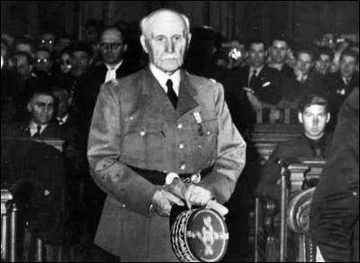 Par qui est-il jugé ?