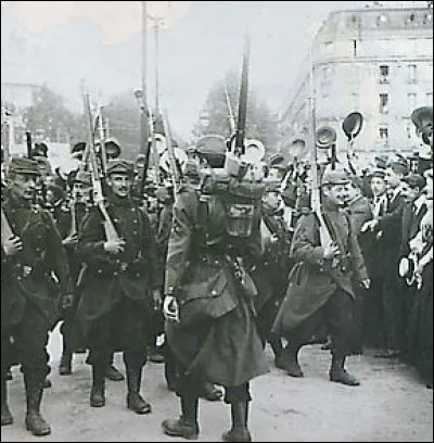 Quel est alors son grade dans l'armée ?