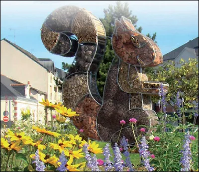 Jolie sculpture dans un jardin fleuri ! C'est...
Vous pouvez agrandir l'image.