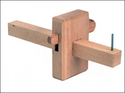 Quel est cet outil de traçage utilisé par les menuisiers et les ébénistes ?