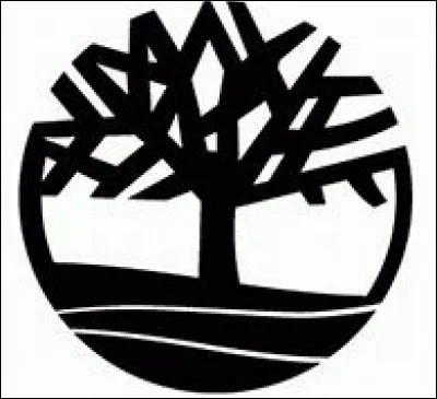 Quelle est cette marque spécialisée dans l'habit de plein air, notamment dans les chaussures ?