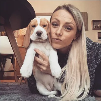 Quel est le nom de la chienne de la famille ?