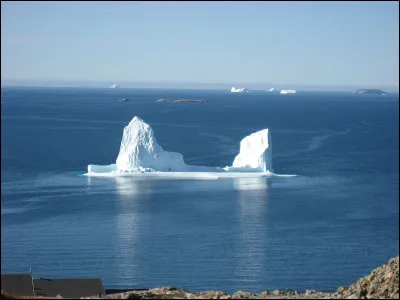 Un bloc de glace d'eau douce qui dérive sur les océans est...