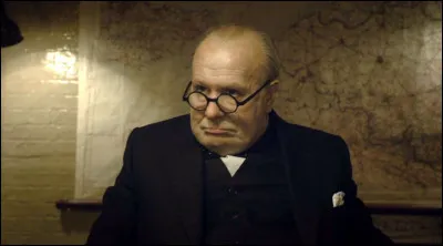 Comment sont les heures vécues par Winston Churchill dans un film de Joe Wright sorti en 2017 ?