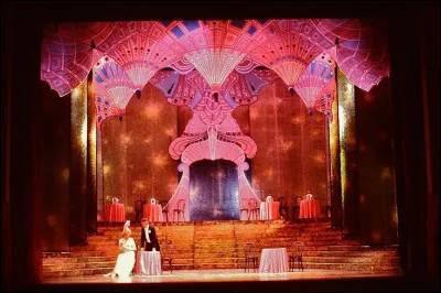 Comment est l'heure "qui nous grise lentement" dans l'opérette "La veuve joyeuse" de Franz Lehar ?