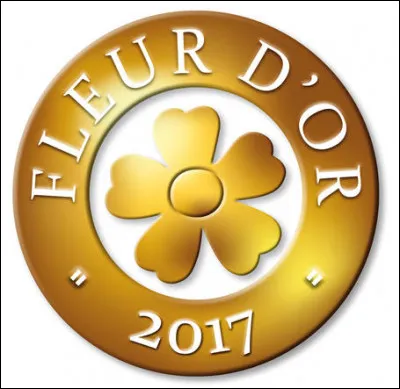 Chaque ann&eacute;e, combien de communes fran&ccedil;aises peuvent pr&eacute;tendre &agrave; recevoir le prix de la "Fleur d'Or" ?