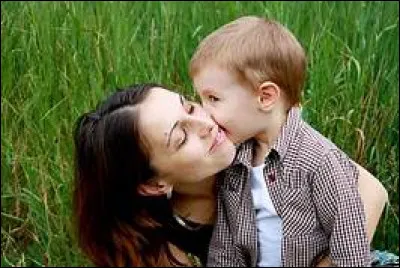 Dans la restauration, que désigne le mot Mère ?