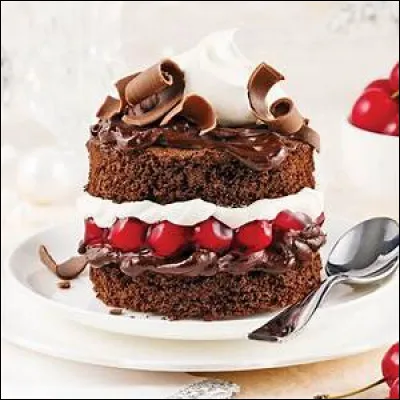 La forêt-noire est un dessert chocolaté très apprécié notamment en Allemagne. Traditionnellement, avec quels fruits cette pâtisserie est-elle fourrée ?