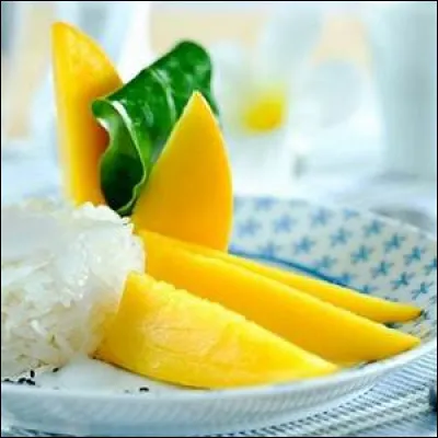 Originellement, le riz gluant à la mangue et au lait de coco était seulement servi lors des célébrations de la nouvelle année de ce pays