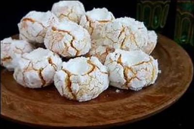 Voici de délicieux petits gâteaux marocains aux amandes que l'on parfume généralement à la fleur d'oranger :