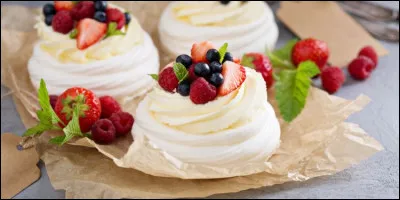 Voyageons en Nouvelle-Zélande avec ce dessert qui porte le nom d'une ballerine russe et contient sucre et blanc d'uf battu :