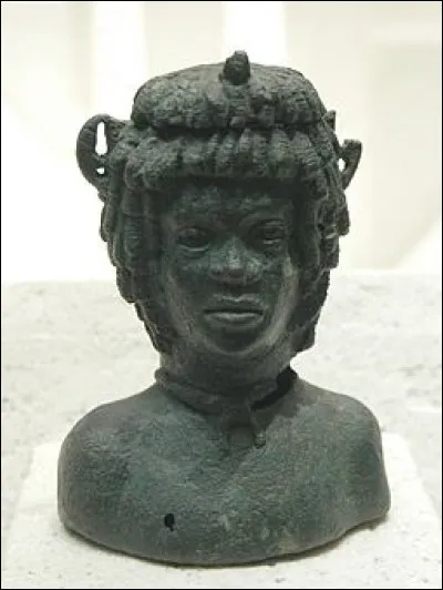 Jean-François Houbigant est un parfumeur français de la fin du XVIIIe siècle ; à une époque où le parfum permettait de camoufler les mauvaises odeurs, il a pu se faire un nom bien rapidement. Dans quelle ville a-t-il été formé ?