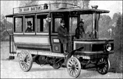 Dans quel pays le premier bus est-il apparu ?