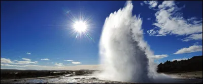 Un geyser est une source d'eau chaude qui jaillit par intermittence en projetant à haute température et à haute pression de l'eau et de la vapeur. Aussi impressionnant que le phénomène puisse paraître, l'odeur qui l'accompagne est rarement agréable ! Quel doux parfum titillera vos narines le jour où vous passerez à côté de l'un d'entre eux ?