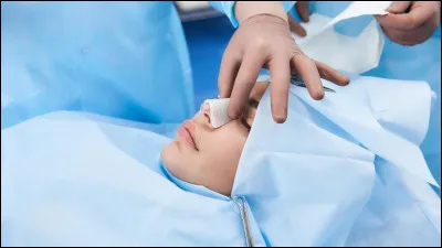 Le syndrome du nez vide est une maladie iatrogène car il est la conséquence d'une intervention chirurgicale qui a enlevé ou endommagé une quantité excessive de tissu producteur de mucus. Laquelle de ces chirurgies peut en être la cause ?