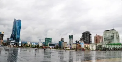 Quelle est l'altitude de cette ville par rapport au niveau de la mer ?