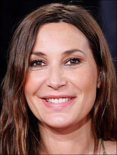 Qui est cette chanteuse et compositrice française, de son vrai nom Isabelle Marie Anne de Truchis de Varennes ?