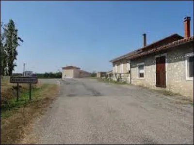 Petit village occitan de 57 habitants, dans l'arrondissement d'Auch, Blanquefort se situe dans le département ...