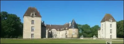 Je vous propose de partir en Bourgogne-Franche-Comté à la découverte du château de Commarin. Village de l'arrondissement de Beaune, il se situe dans le département ...