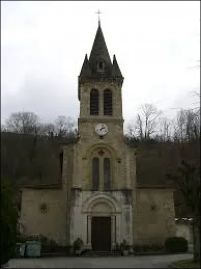 Village d'Auvergne-Rhône-Alpes, au pied du massif du Vercors, Izeron se situe dans le département ...