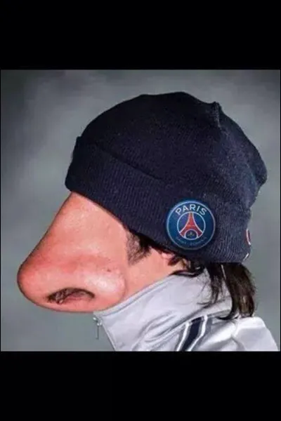 À quel joueur de football cette photo vous fait-elle penser ?