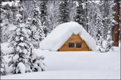 La maison ______ recouverte de neige après la tempête