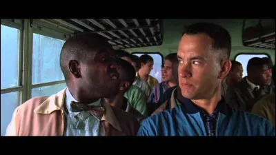 Alors que Forrest Gump est sorti de l'université diplômé, il travaillait dans l'armée et soudain dans le bus il rencontra un collègue qui deviendra son meilleur ami. Celui-ci lui confie qu'après l'armée il aimerait devenir capitaine pour pêcher des...