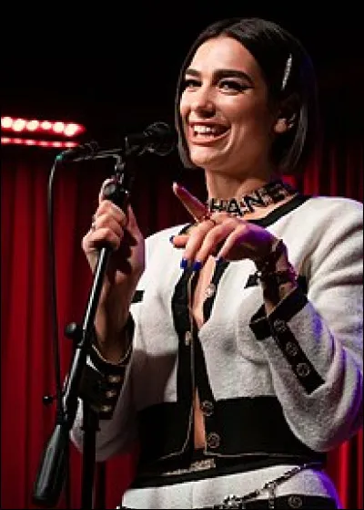 Lequel de ces titres est à elle ?