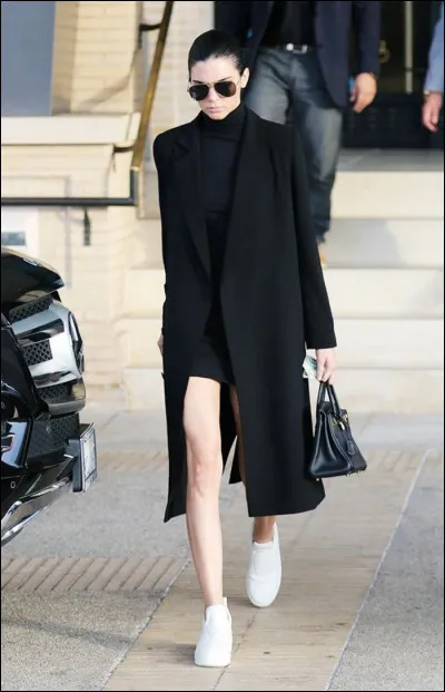 Associez un auteur à cette photo !