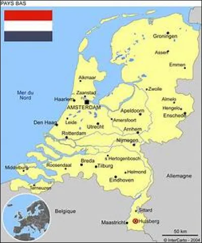 Quand quelque chose vous tend au (bout du) nez, c'est que vous êtes sur le point de l'obtenir. Les Pays-Bas utiliseront l'expression suivante "Dat hangt hem boven het hoofd", ce qui signifie que quelque chose vous pend :