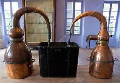 Quand après évaporation les composés gazeux sont entraînés à travers le serpentin jusqu'à atteindre le réfrigérant, que se passe-t-il ?