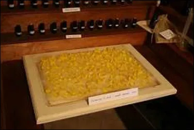 La pâte que vous obtiendrez sera appelée la pommade. Dans le cas de l'enfleurage à froid, vous étalerez tout d'abord de la graisse sur un châssis fait de verre. Puis :