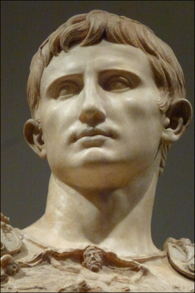 Il a été le premier empereur romain, du 16 janvier 27 av. J.-C. au 19 août 14 apr. J.-C : c'est ...